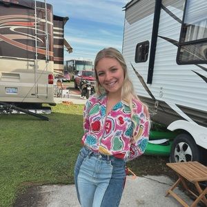 Meet your Posher, Chloe